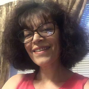 Meet your Posher, Leticia